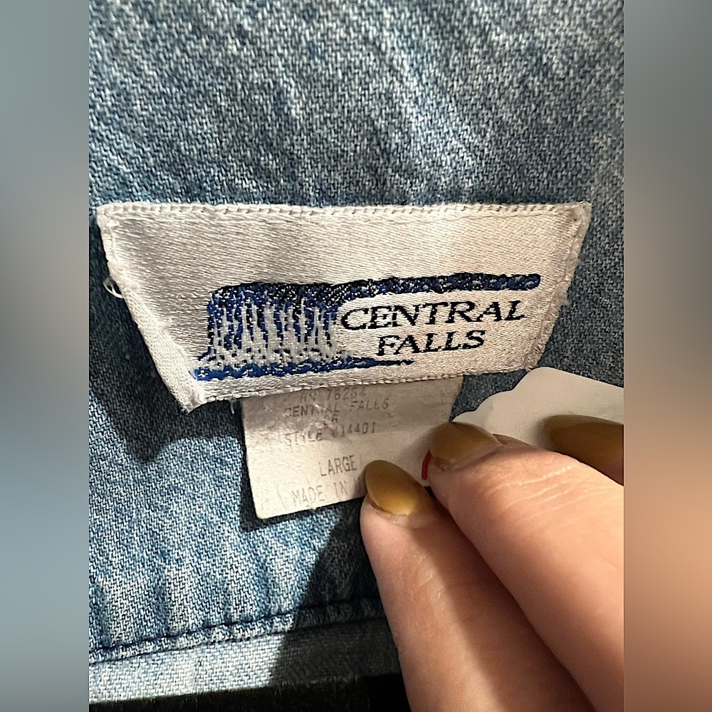 V I N T A G E Chambray Papillon Embroidered Shirt - Picture 3 of 4